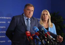 Dodik raspisuje referendum o sebi
