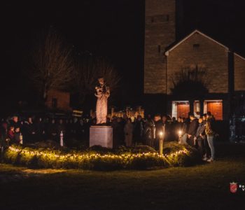 FOTO: Framina božićna čajanka okupila veliki broj župljana u Gračacu