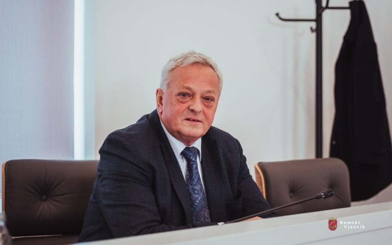 JOZO IVANČEVIĆ: „Imali su odličnu priliku kad je nedavno Federalna vlada dijelila 50 milijuna maraka, a našoj općini dodijelila nula maraka“