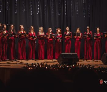 FOTO/VIDEO: Vokalna skupina “Fortissimo” i klapa “Grga” održali božićni koncert u Domu kulture