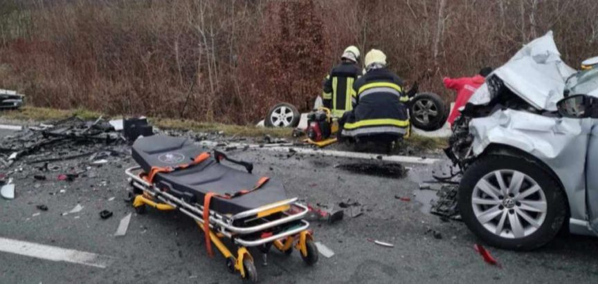 Stradala sestra (22) i njena dva maloljetna brata u nesreći kod Brčkog