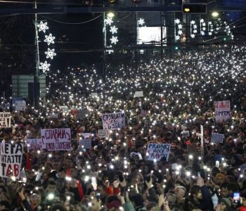 Na sinoćnjim demonstracijama u Beogradu okupilo se više od 100 tisuća građana