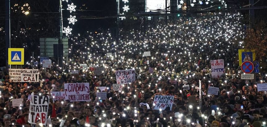 Na sinoćnjim demonstracijama u Beogradu okupilo se više od 100 tisuća građana