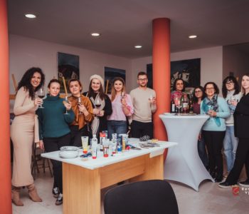 Održana likovna radionica “CHRISTMAS ART&WINE” u Domu kulture