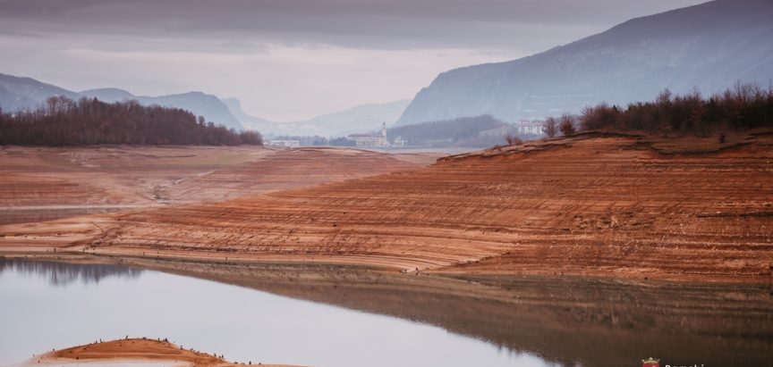 Ramsko jezero mami svojom ljepotom, ali kad vodostaj padne, pokaže lice prošlosti
