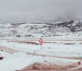 Promet otežan zbog snijega, probleme stvaraju i teretna i putnička vozila