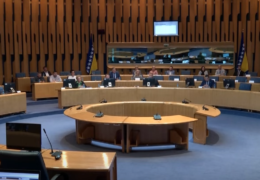 Dom naroda usvojio prijedlog o ukidanju PDV-a na kruh, mlijeko, lijekove i obrazovnu opremu