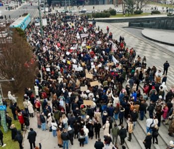 Protesti pred državnim parlamentom u Sarajevu