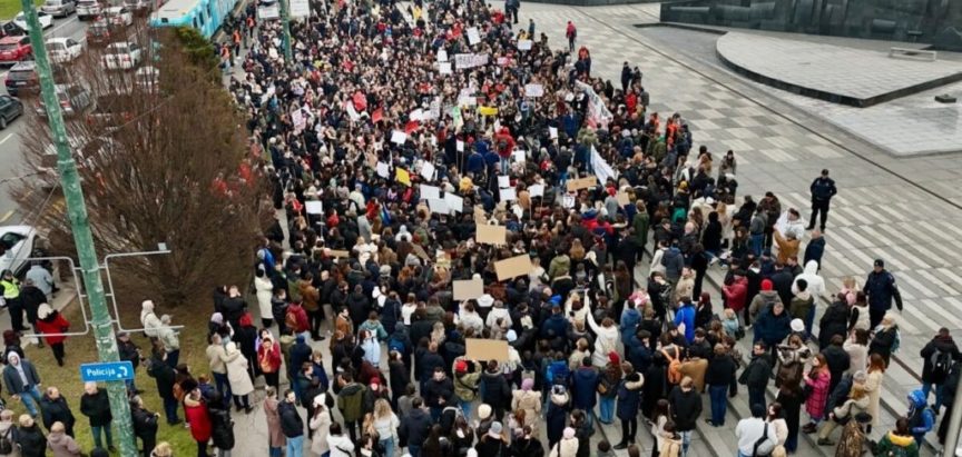 Protesti pred državnim parlamentom u Sarajevu