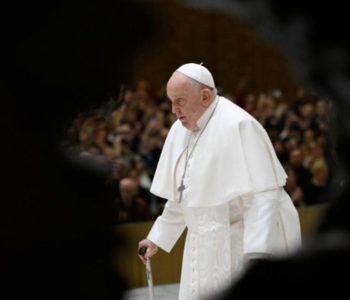 Preminuo papa Franjo