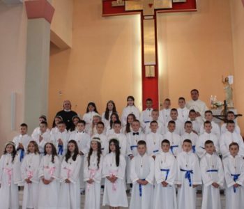 FOTO: Sakrament prve pričesti u župi Prozor primilo 41 dijete