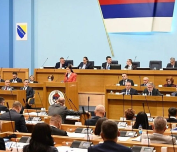 Političarima veće plaće, građanima skuplji život