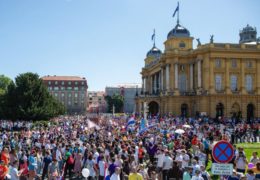 Jubilarni ‘Hod za život’ i dalje masovan u borbi za zaštitu nerođene djece
