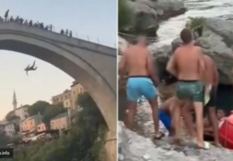Turist skočio sa Starog mosta pa ga zbog toga tukli