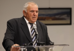 Rahim Ademi iznosi tvrdnje: “Tuđman zaustavio tajnu zapovijed o povlačenju iz BiH pred Oluju”