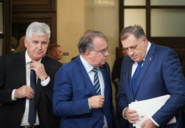 Dodik kao otima, Trojka kao ne da