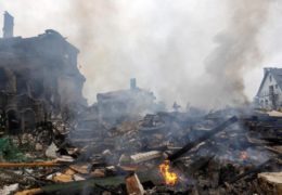 Žestoki napad na Kijev, zasuli ga dronovima, pogođene zgrade, građani bježe u skloništa