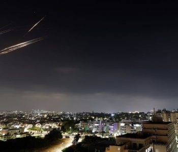 Iran ispalio stotinu raketa, neke su pogodile centar Tel Aviva
