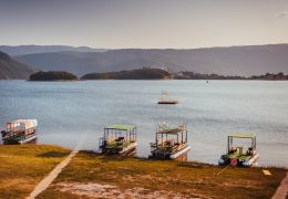 Ugostitelji u Federaciji moraju kupiti standardiziranu ploču, evo cijena za kategorije