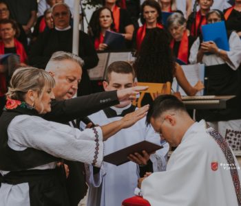 Velečasni Marin Petrović proslavio mladu misu u Prozoru
