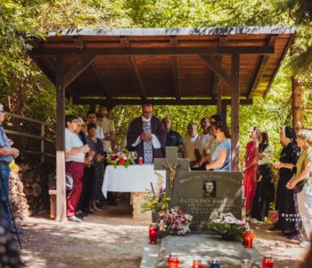 ŽUPA UZDOL: Brojni hodočasnici pohodili grob mučenika fra Stjepana Barišića u Donjoj Vasti