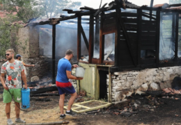 Srbija: U selu izgorjelo 300 kuća; Mještani tvrde da se namjerno nije gasilo