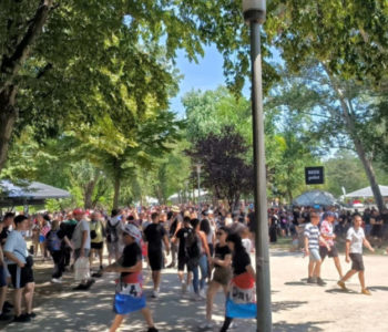 ZAGREB: Sve više ljudi u najvećoj fan zoni na Bundeku, prvi posjetitelji ulaze na Hipodrom