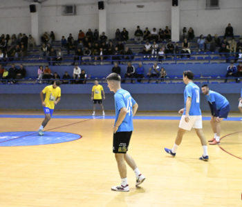 Dvije utakmice Noćnog malonogometnog turnira odigrane su u Sportskoj dvorani u Prozoru