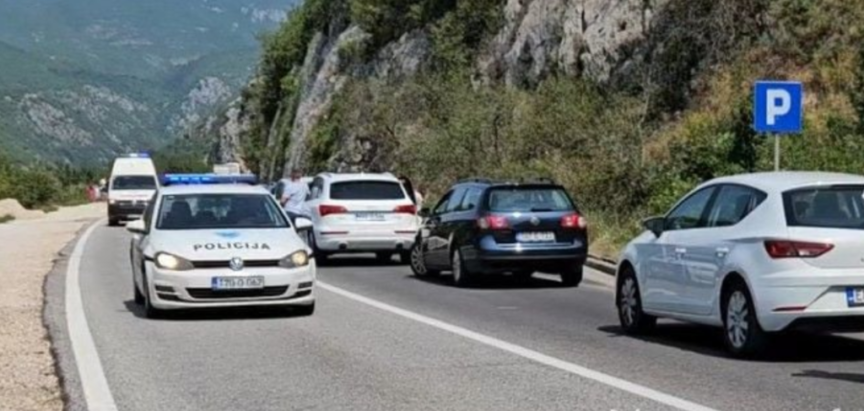 Poginula jedna osoba na cesti M17