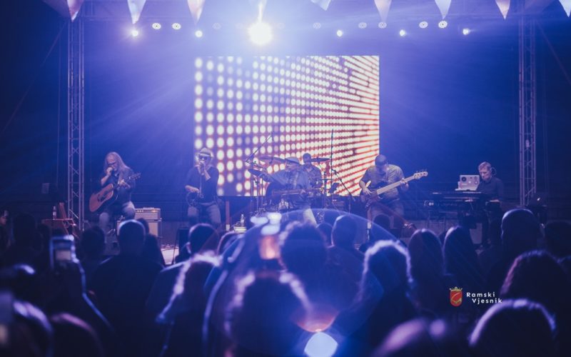 U ZEMLJU SNOVA SMO OTIŠLI: Galija i Rock Ko Fol oduševili publiku na drugom Rama Sun Festu