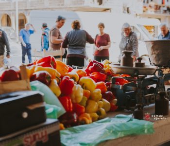 BHRT: ‘Pijace i tržni centri puni, ali su novčanici prazni’
