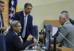 Trebali bi procesuirati dužnosnike na državnom nivou, ali kažu da nemaju pečat