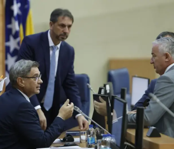 Trebali bi procesuirati dužnosnike na državnom nivou, ali kažu da nemaju pečat
