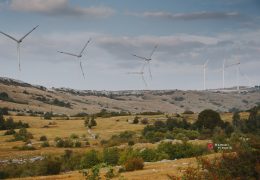 GRAĐANSKE INICIJATIVE OPTUŽUJU VLASTI: ‘Izvorišta pitke vode bez zaštite, a iznad njih vjetroturbine s tonama ulja’