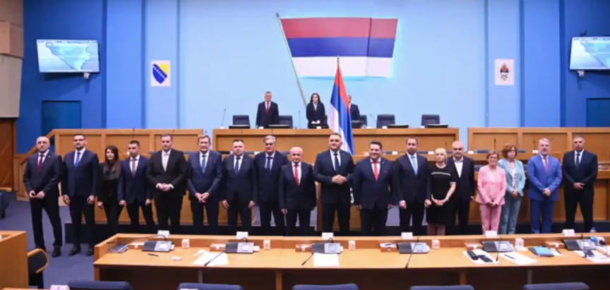 Zastupnici koji su glasovali počinili su kazneno djelo: „Imamo takozvanu vladu, takozvanog premijera i takozvane ministre“