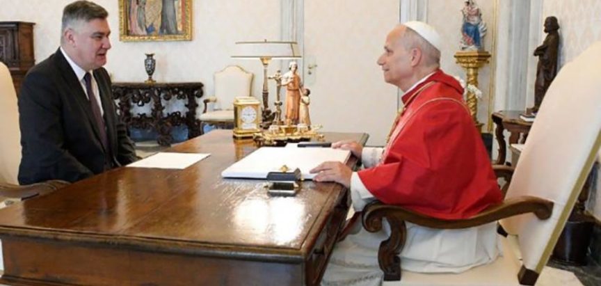 Papa se susreo s predsjednikom Hrvatske Zoranom Milanovićem Papa se susreo s predsjednikom Hrvatske Zoranom Milanovićem