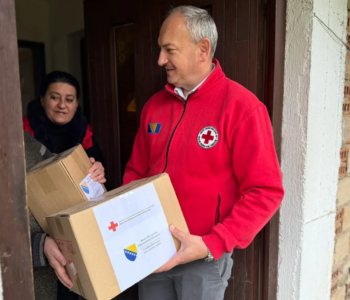 CRVENI KRIŽ FEDERACIJE BiH: “Briga o najugroženijima mora biti svakodnevna obaveza, a ne simbolična gesta”