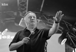 Preminuo je legendarni Halid Bešlić