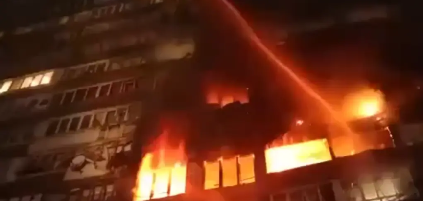 Rusi izveli masovni napad na Kijev, gorio neboder u centru grada, više osoba je povrijeđeno
