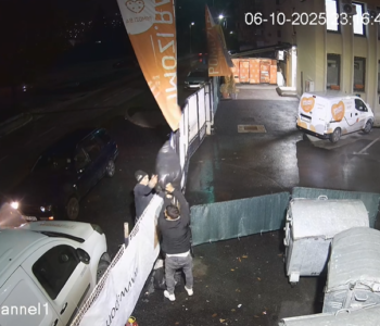 Humanitarna organizacija Pomozi.ba objavila snimku kako im se krade donirana odjeća Humanitarna organizacija Pomozi.ba objavila snimku kako im se krade donirana odjeća