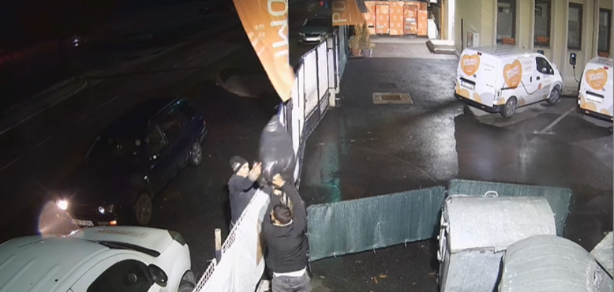 Humanitarna organizacija Pomozi.ba objavila snimku kako im se krade donirana odjeća