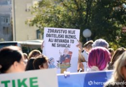 Stotine zdravstvenih djelatnika HNŽ traži ostavku ministra Bevande i novi kolektivni ugovor Stotine zdravstvenih djelatnika HNŽ traži ostavku ministra Bevande i novi kolektivni ugovor