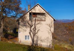 Na prodaju kuća s okućnicom