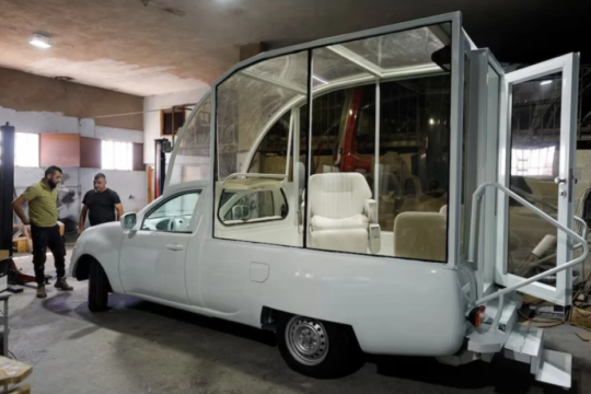 Papamobil pape Franje pretvoren u pokretnu kliniku za djecu Gaze