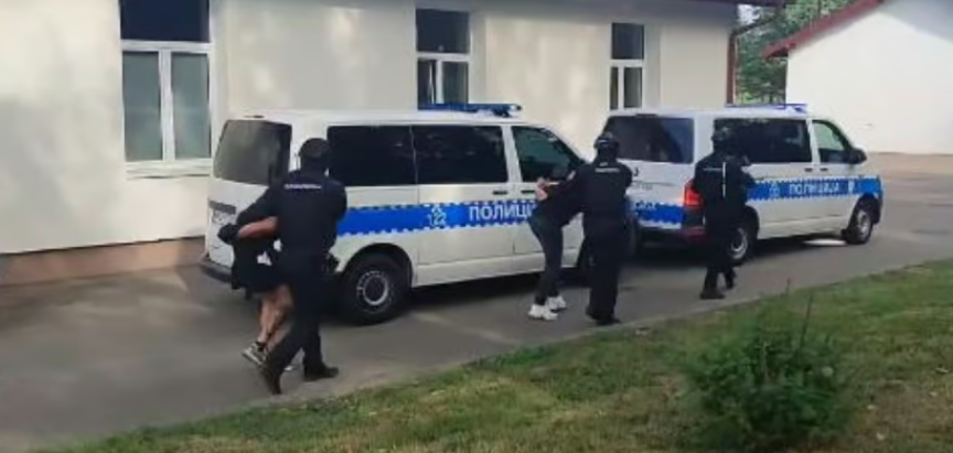 Policajac MUP-a HNŽ prevozio 53 kilograma droge