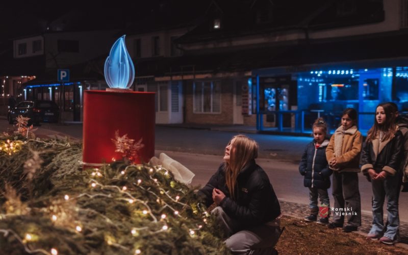 Prvu adventsku svijeću nade upalili mališani iz sekcija Kulturno-sportskog centra