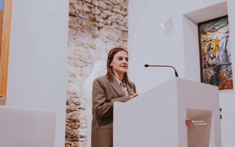 Slikovnica “Pravi smisao Božića” promovirana u župi Gračac