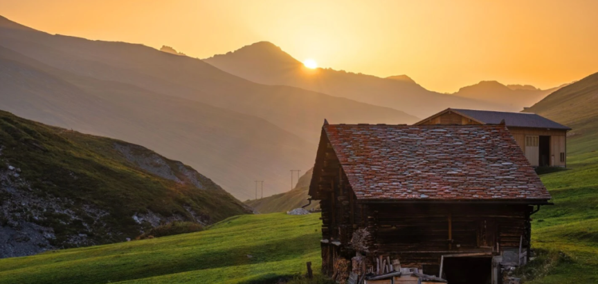 U najvišem selu zapadne Europe, na 2126 metara nadmorske visine,  živi samo šest obitelji