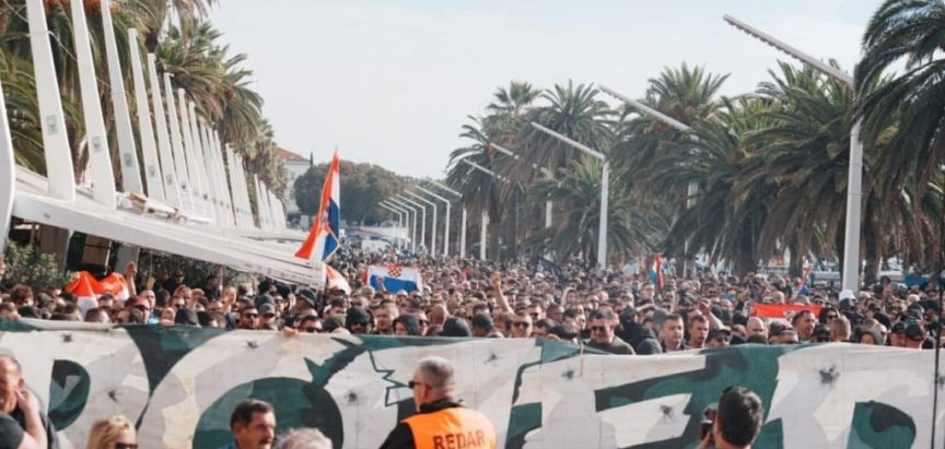 Prosvjed Torcide i branitelja na Rivi: ‘Nepravda prema našem suborcu nas je dovela ovdje’