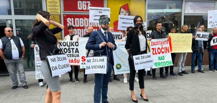 Aarhus centar i građani traže od Schmidta da ne ublažava zabranu raspolaganja državnom imovinom